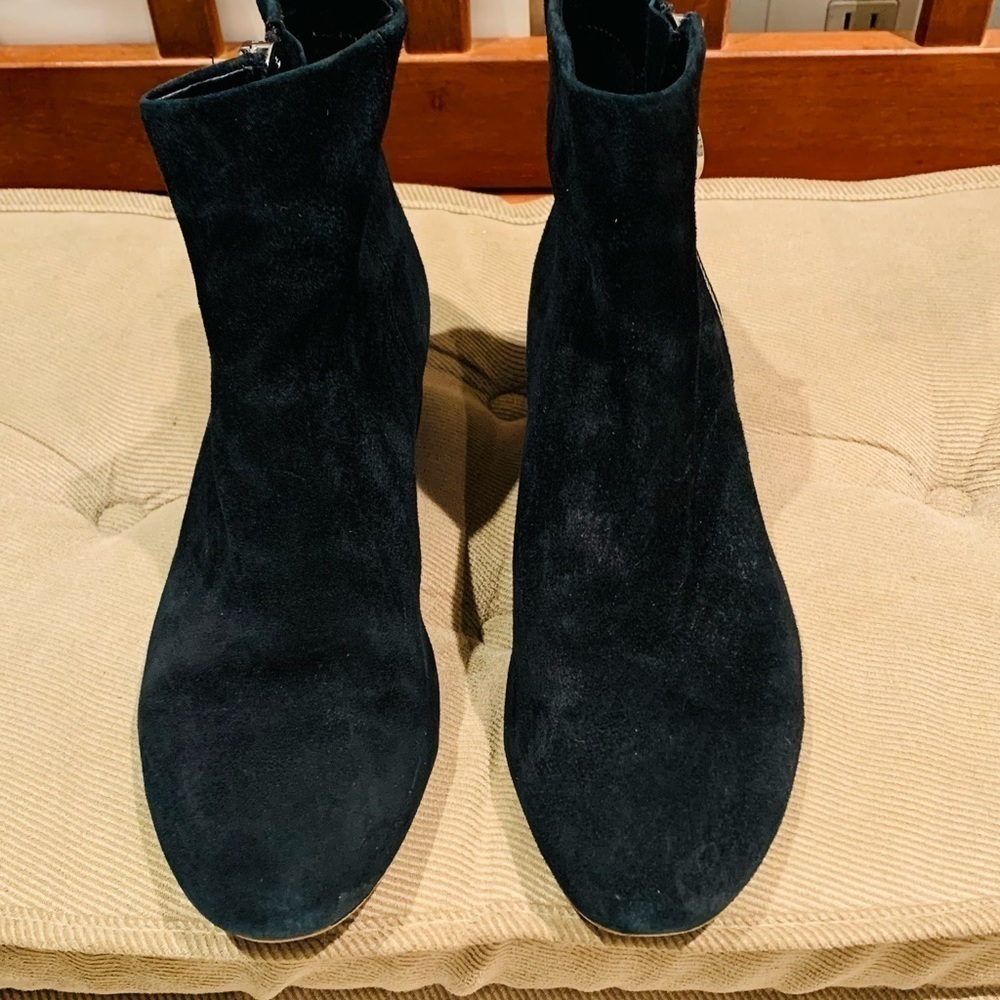 Dolce Vita Women Black Suede Ankle Boot with Side Silver Zipper. - Picture 1 of 13